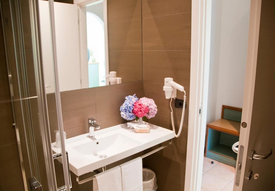 Free toiletries, bidet