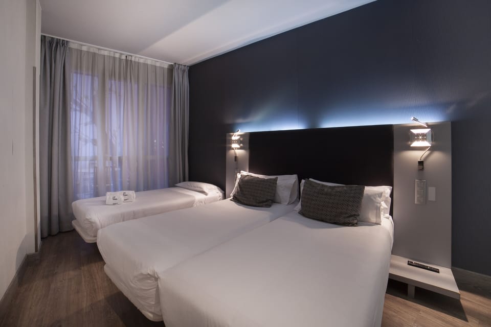 Triple Room | Minibar, in-room safe, desk, WiFi (free)