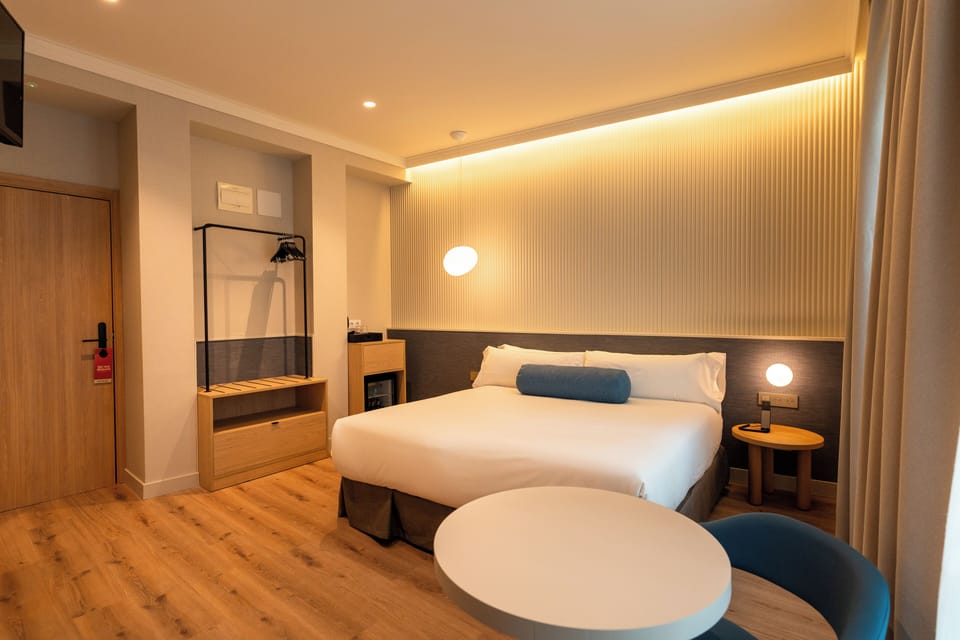 Quadruple Room | Minibar, in-room safe, desk, WiFi (free)