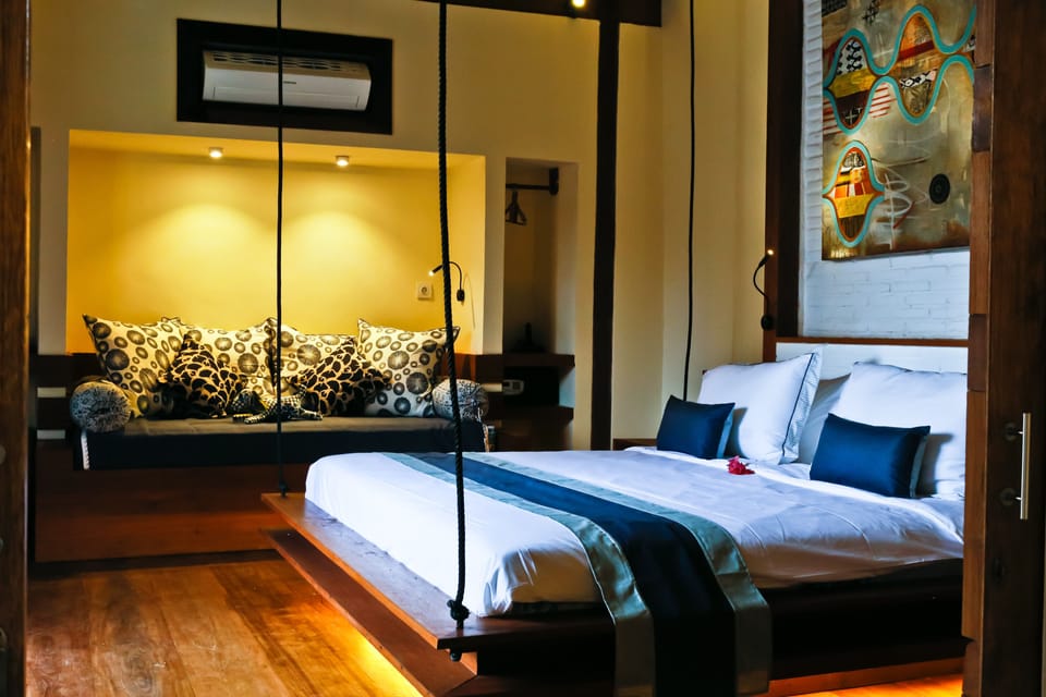 Premium bedding, minibar, in-room safe, WiFi (free)