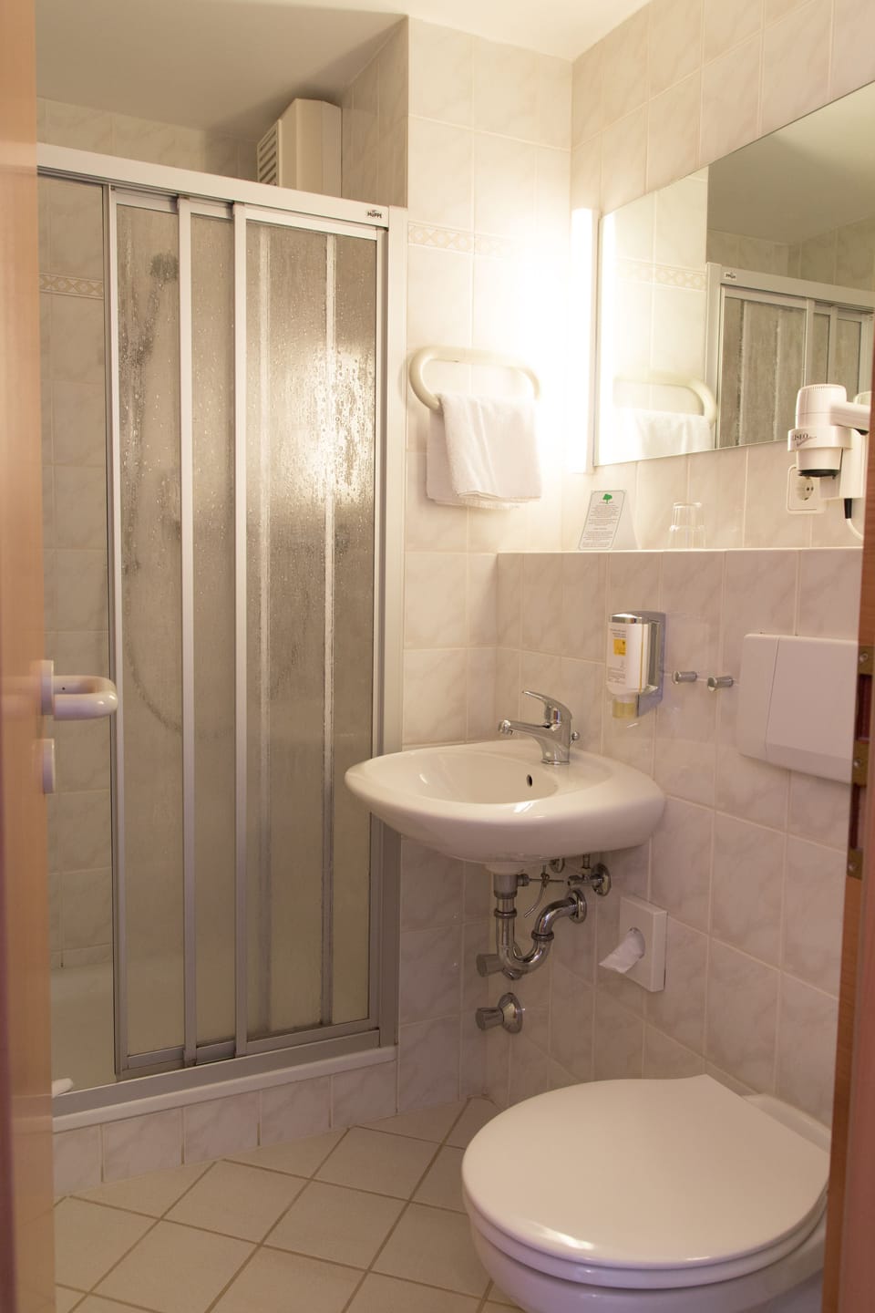 Single Room, 1 Twin Bed | Bathroom | Shower, hair dryer, towels