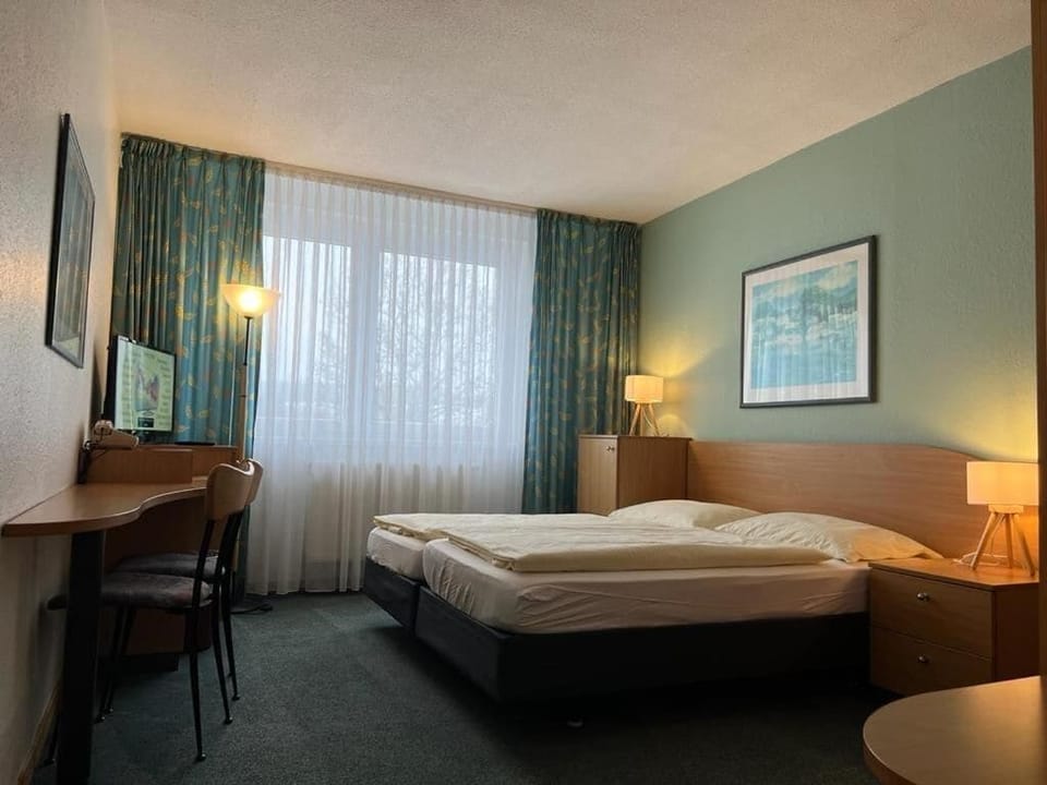 1 bedroom, hypo-allergenic bedding, in-room safe, desk