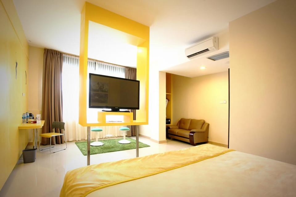 Suite | Minibar, in-room safe, desk, soundproofing