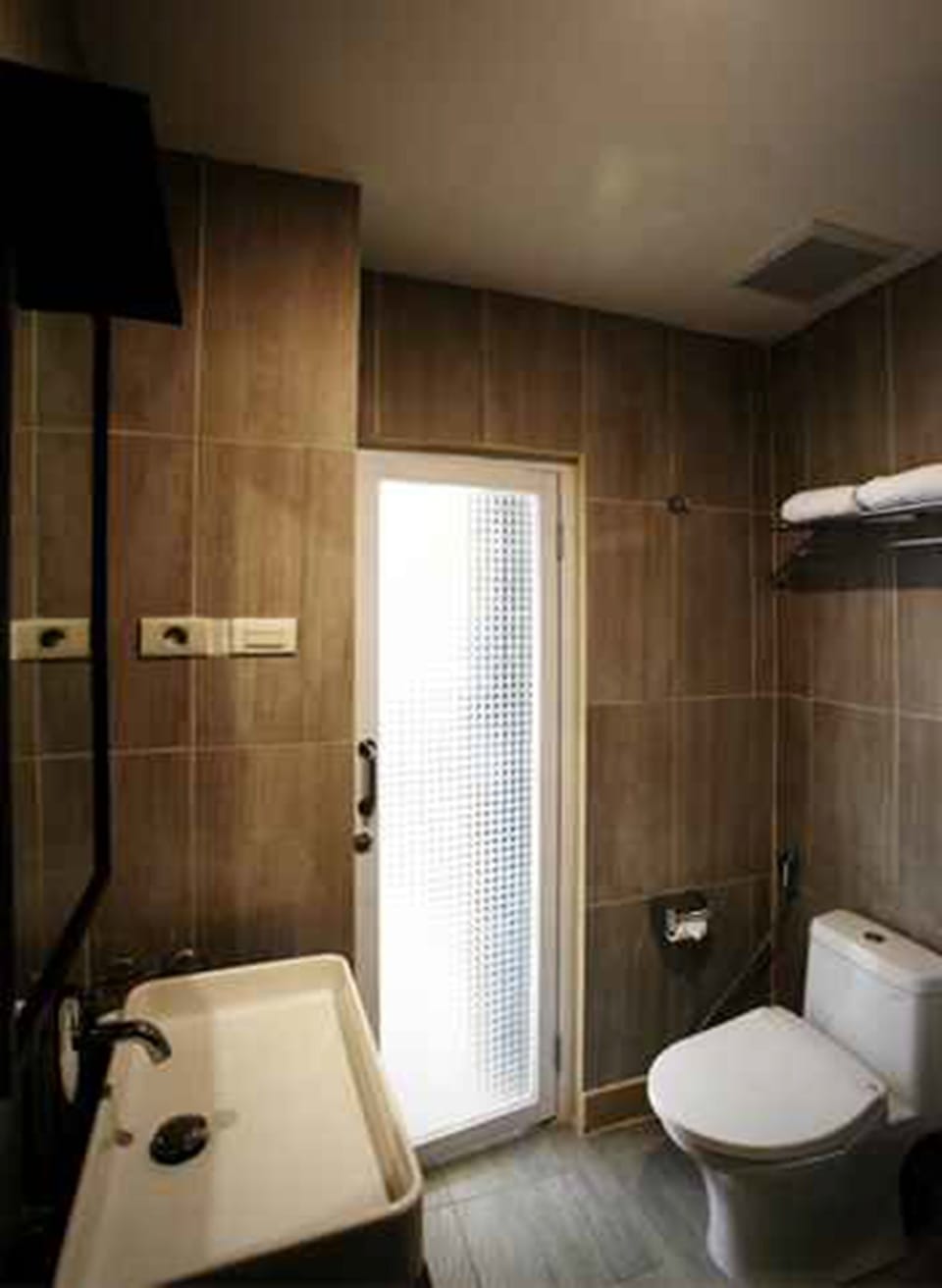 Shower, free toiletries, slippers, towels