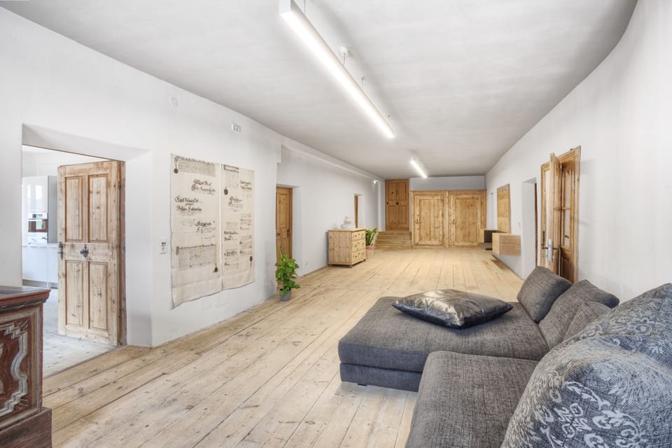 Executive Apartment, 4 Bedrooms, Non Smoking, Kitchen | Living room | Flat-screen TV