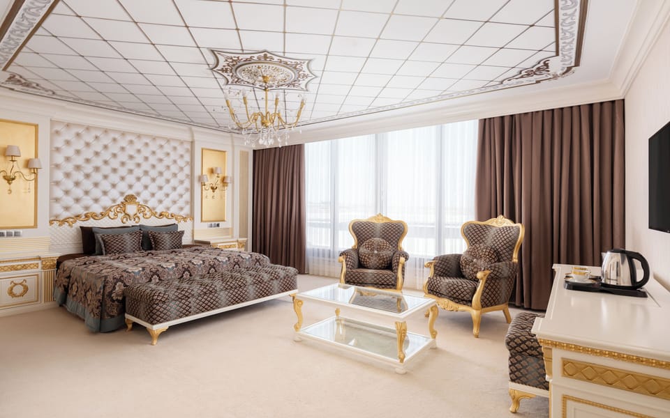 Premium Suite | Minibar, in-room safe, desk, soundproofing