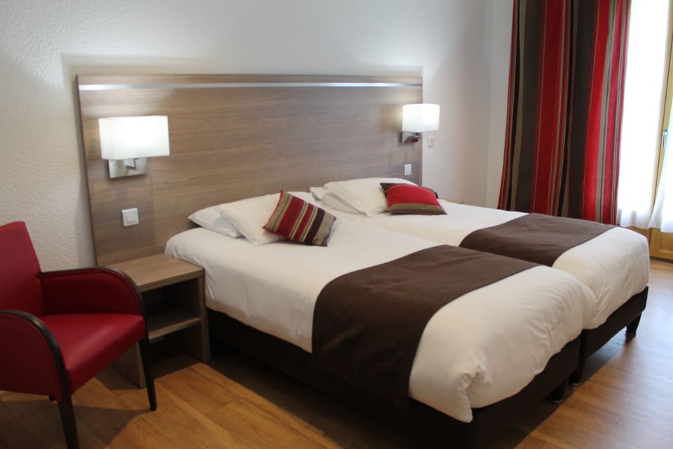 Premium bedding, Select Comfort beds, desk, soundproofing