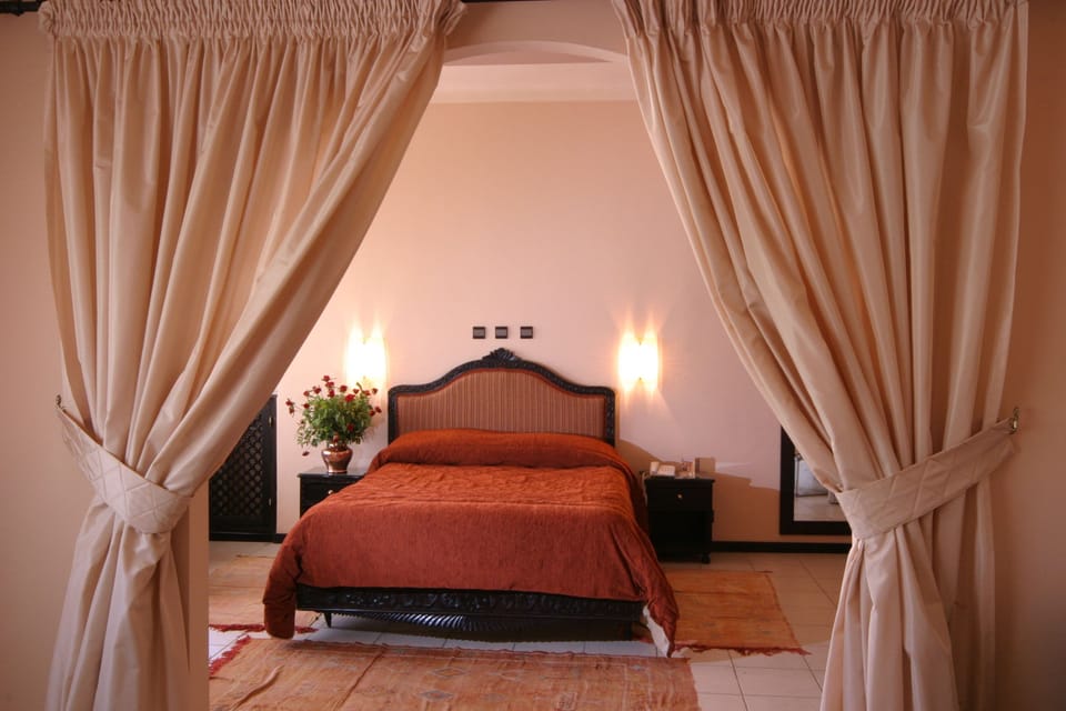 Junior Suite | Desk, blackout drapes, free cribs/infant beds, rollaway beds