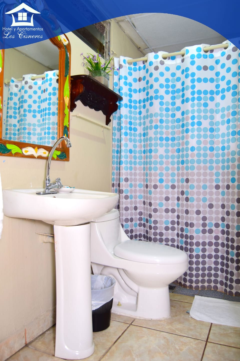 Apartamento familiar con 2 camas queen y aire acondicionado | Bathroom | Shower, towels