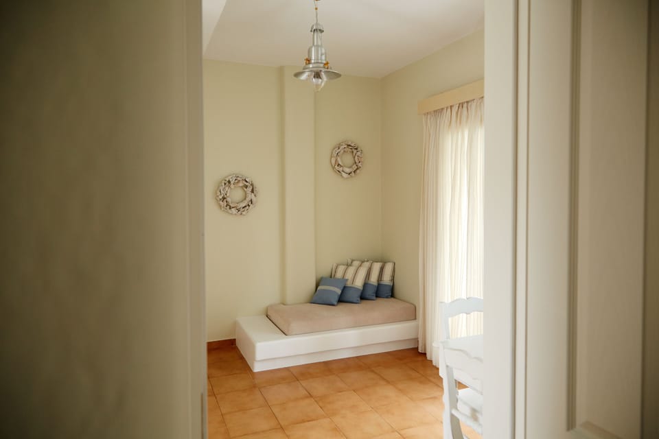 Deluxe Double Room | Soundproofing, free cribs/infant beds, free WiFi, bed sheets
