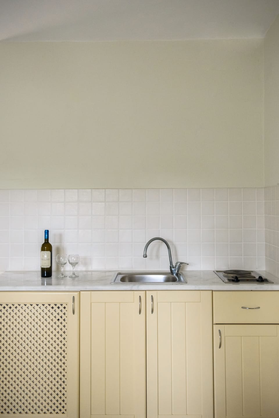 Economy Apartment | Private kitchenette | Fridge, stovetop, coffee/tea maker, cookware/dishes/utensils