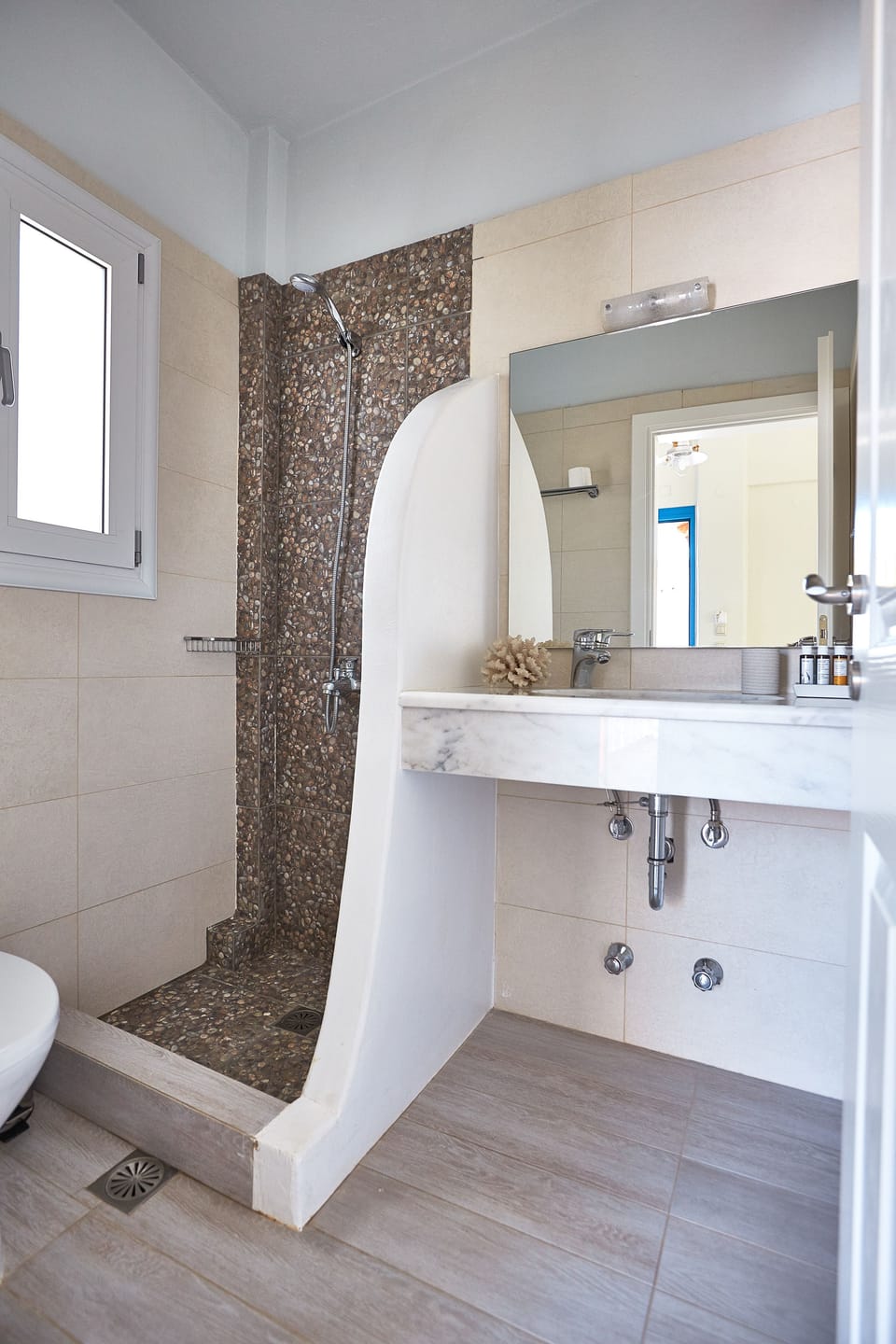 Deluxe Double Room | Bathroom | Shower, designer toiletries, hair dryer, towels