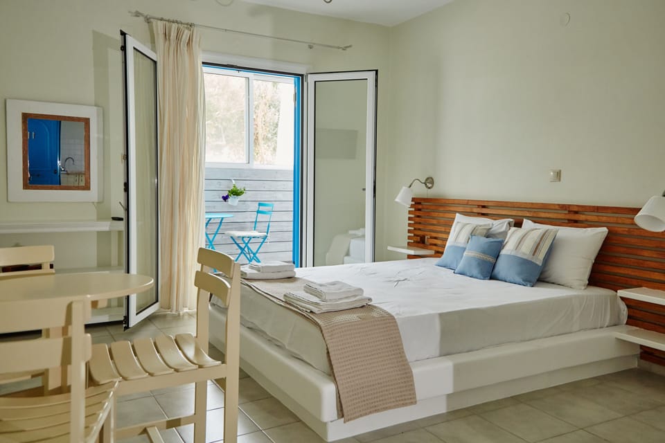 Economy Double Room | Soundproofing, free cribs/infant beds, free WiFi, bed sheets