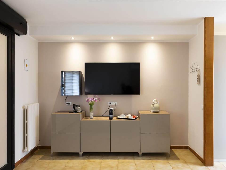 Classic Double Room | Minibar, in-room safe, desk, WiFi (free)