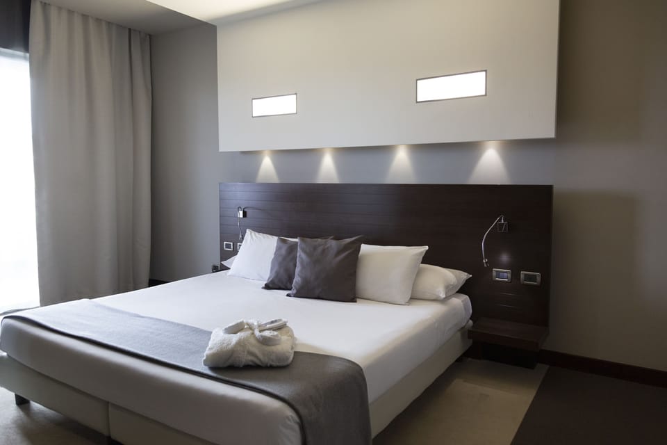 In-room safe, soundproofing