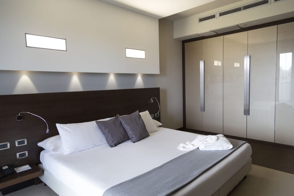 In-room safe, soundproofing