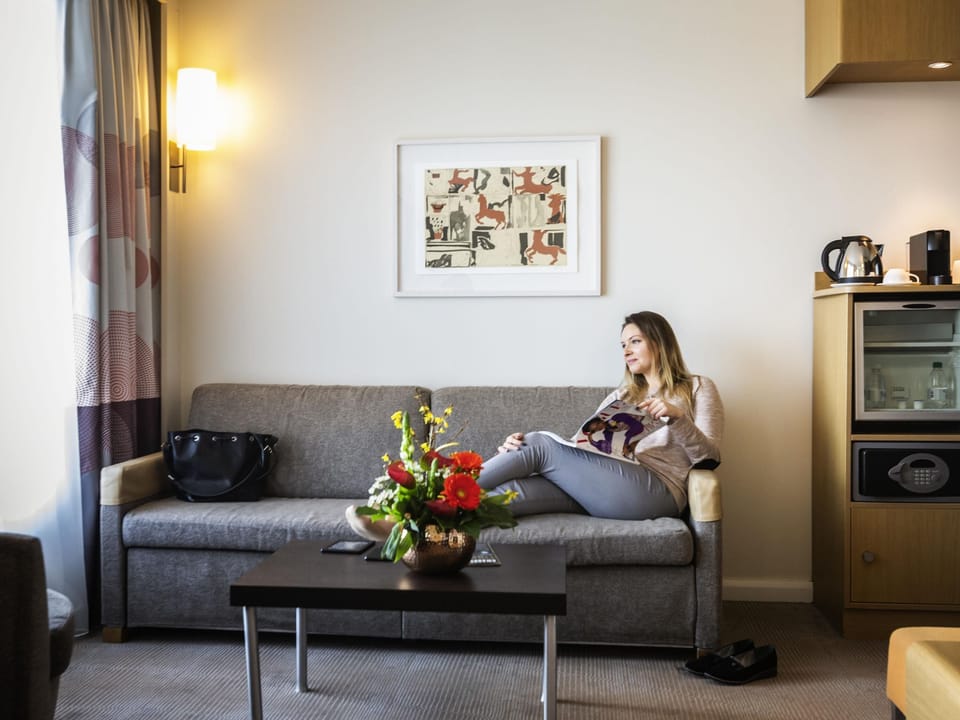 Executive Room, 1 Queen Bed | Minibar, in-room safe, desk, blackout drapes