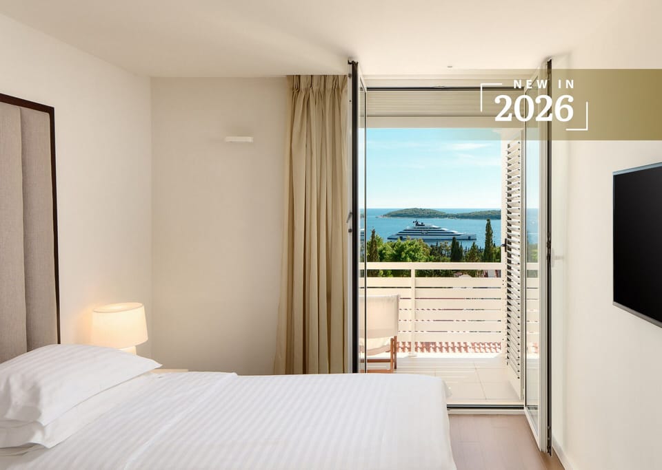 Classic Double Room, Balcony, Sea View | 1 bedroom, minibar, in-room safe, desk