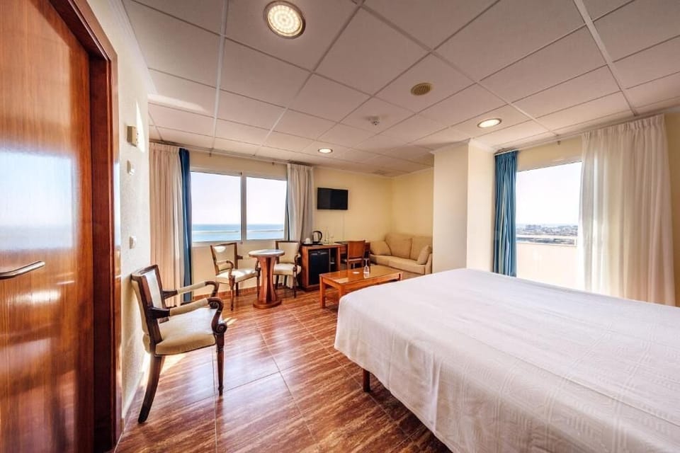 Minibar, desk, WiFi (free), bed sheets