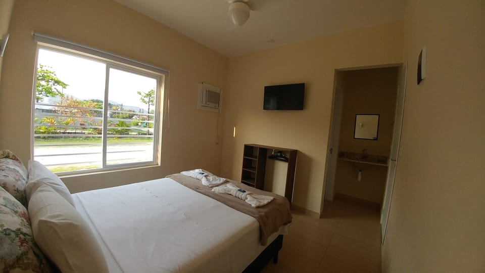 Double Room | Minibar, blackout drapes, free WiFi, bed sheets