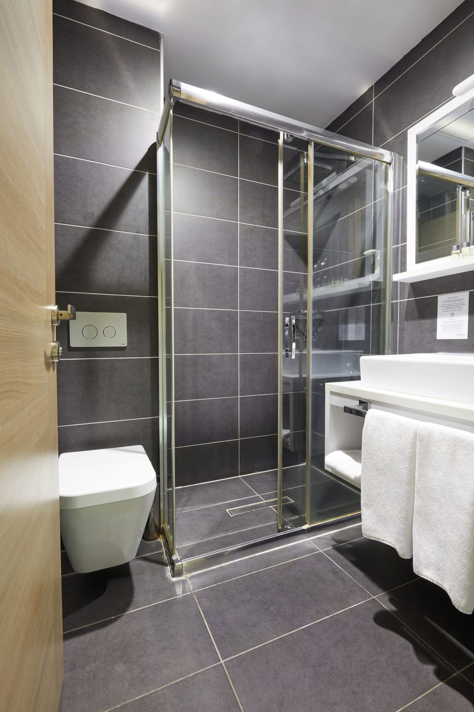 Shower, rainfall showerhead, free toiletries, hair dryer