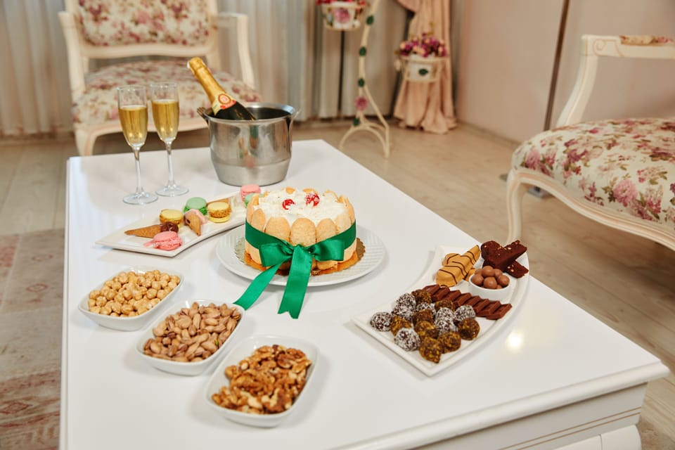 Suite | In-room dining