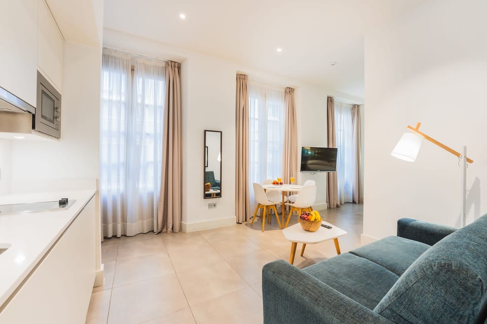 Family Room | 1 bedroom, in-room safe, blackout drapes, soundproofing