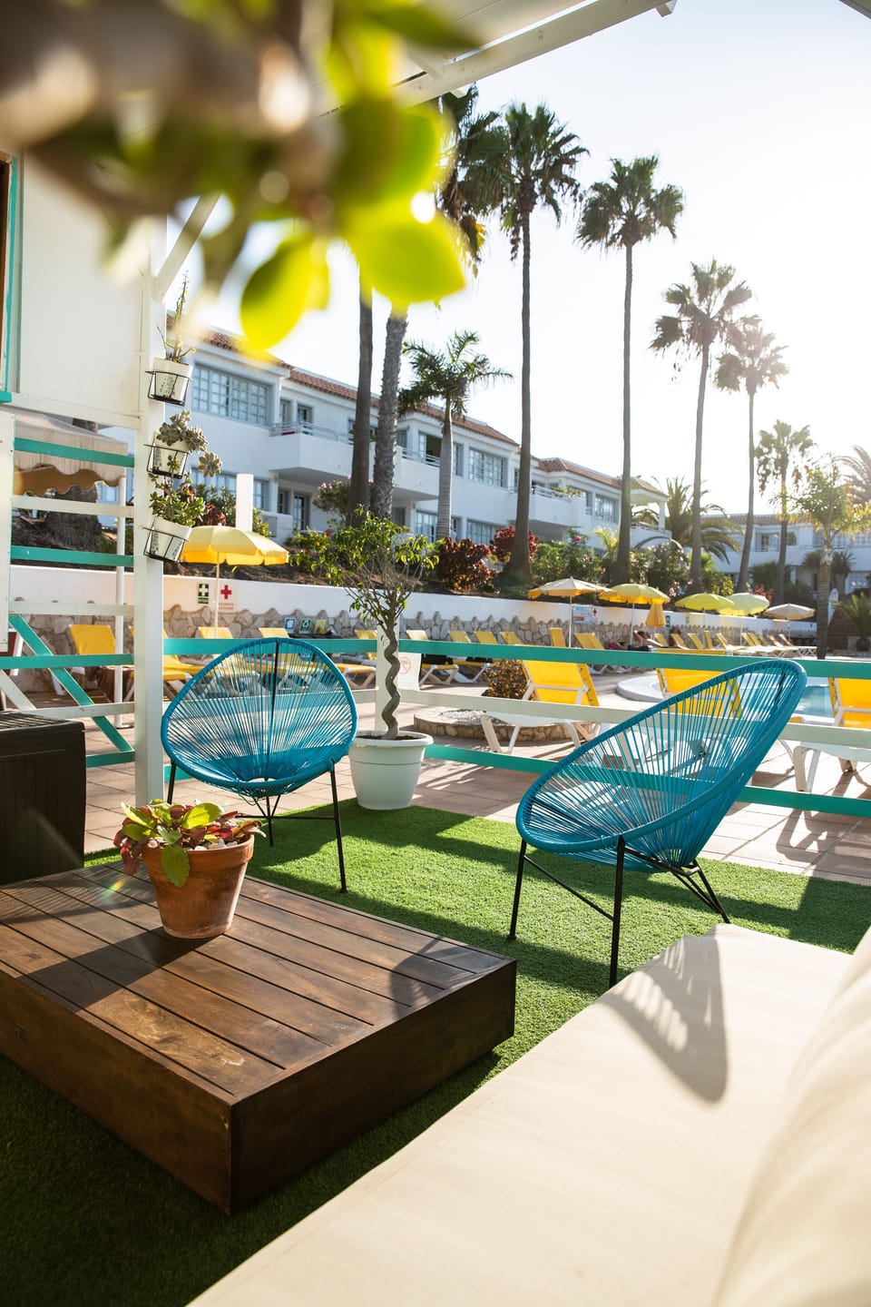 Poolside bar