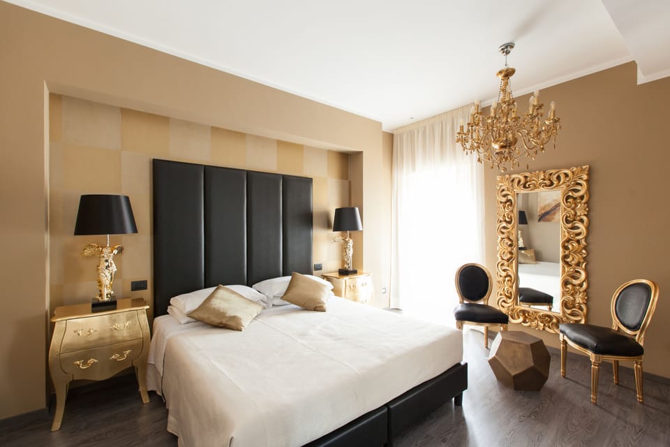 Deluxe Double Room | Minibar, in-room safe, soundproofing, iron/ironing board