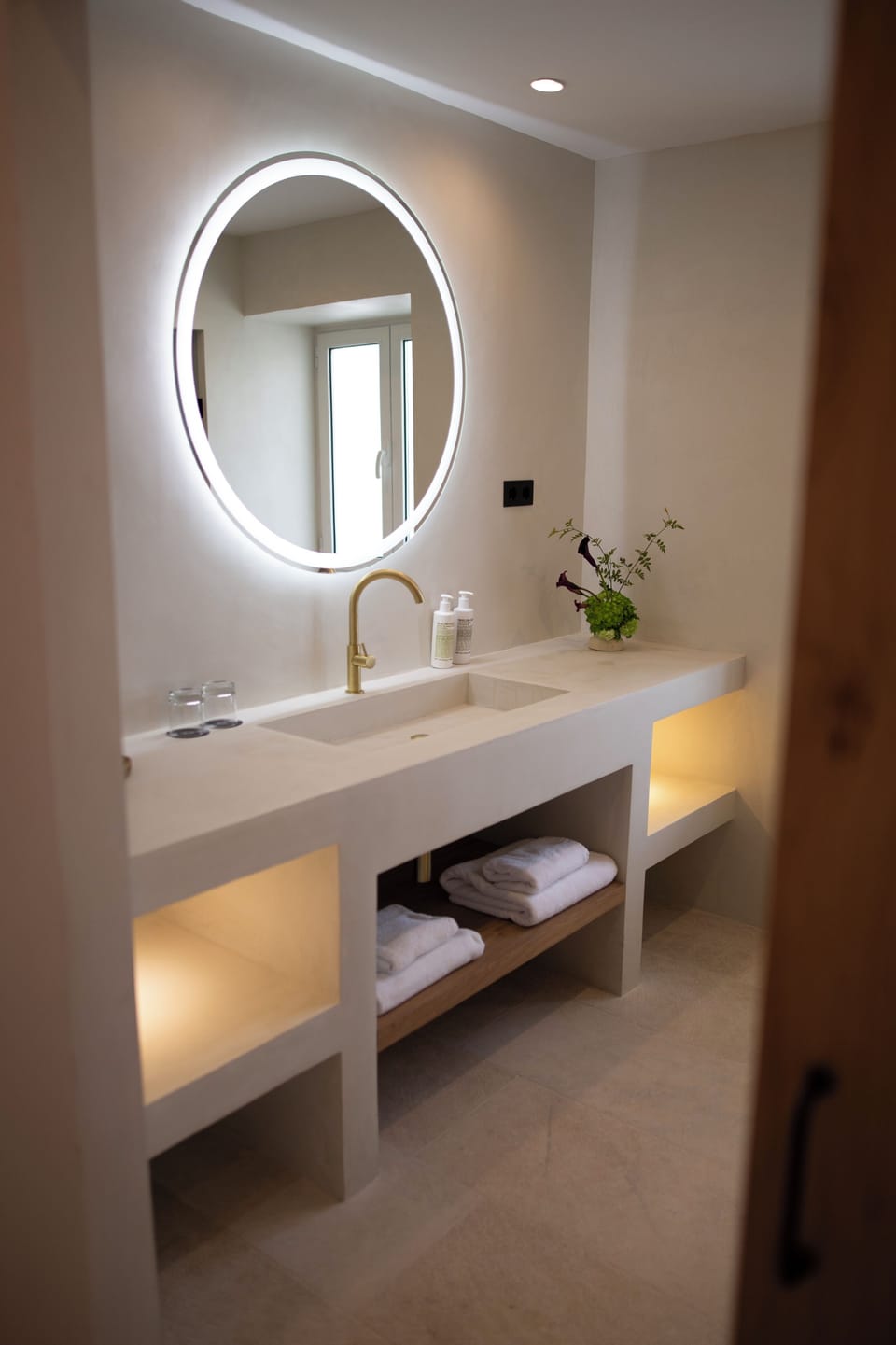 Deluxe Double Room, 1 King Bed, Terrace, Garden View | Bathroom | Shower, free toiletries, hair dryer, bathrobes