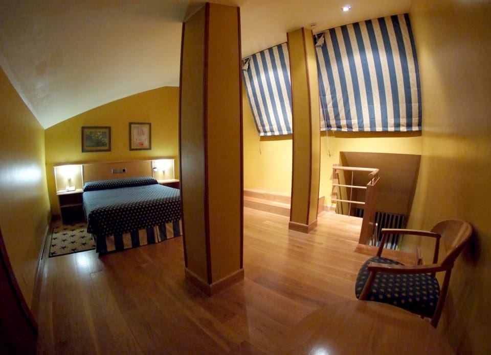 Minibar, in-room safe, desk, free WiFi