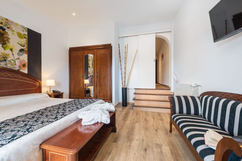 Premier Apartment, 1 Bedroom, Garden View | Premium bedding, down comforters, memory foam beds, minibar