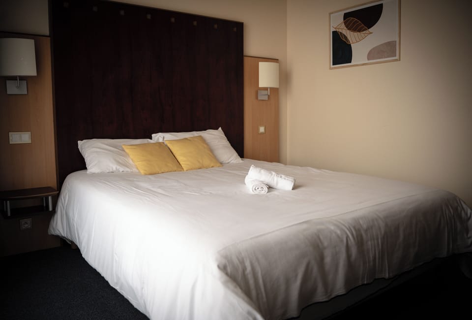 Desk, soundproofing, iron/ironing board, free cribs/infant beds