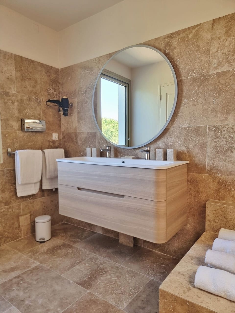 Superior Family Room | Bathroom | Free toiletries, hair dryer, towels