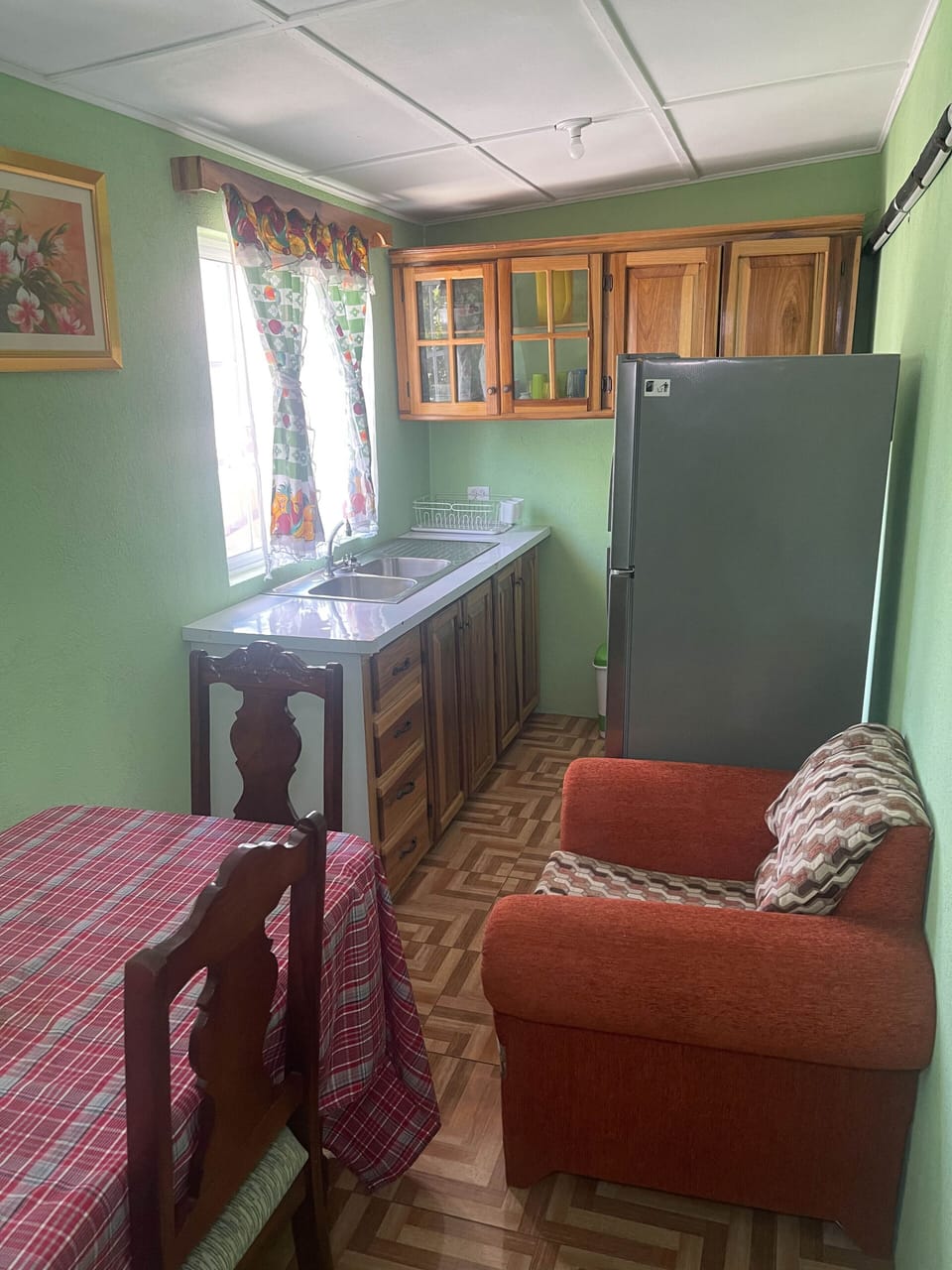 Standard Apartment, 1 King Bed, Kitchenette | Private kitchen | Fridge, microwave (on request), electric kettle