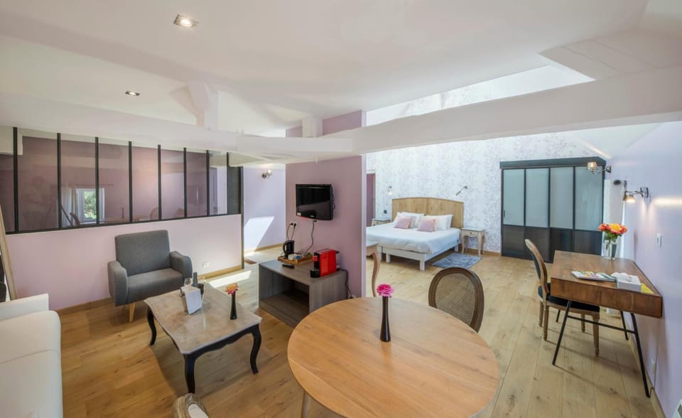 In-room safe, desk, soundproofing, free WiFi