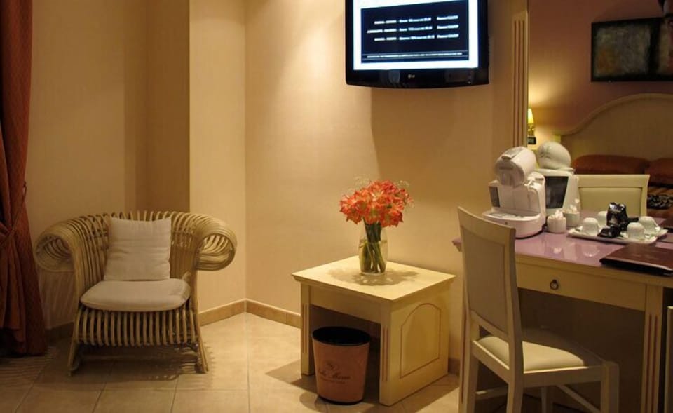 Deluxe Double Room, Balcony | Room amenity
