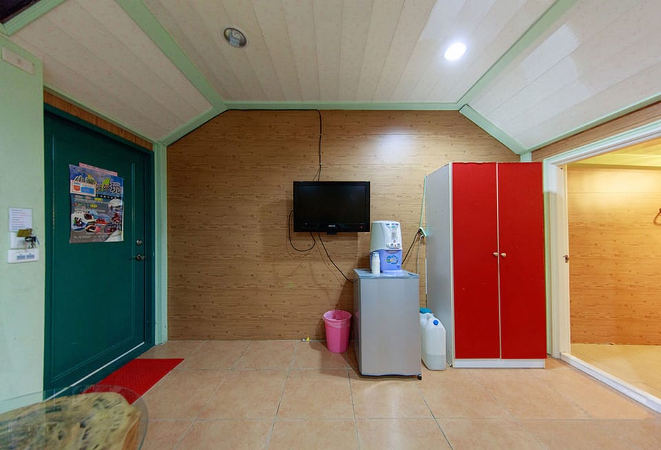 Family Room (ten people) | Premium bedding, WiFi (free), bed sheets