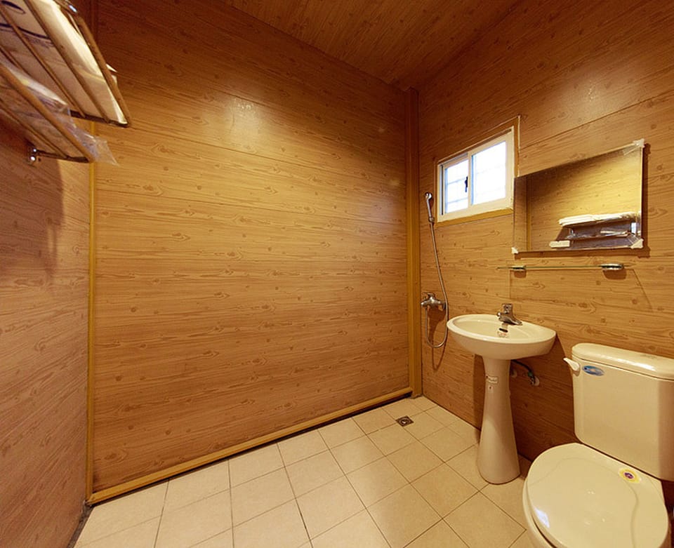 Family Room (six people) | Bathroom | Shower, rainfall showerhead, free toiletries, hair dryer