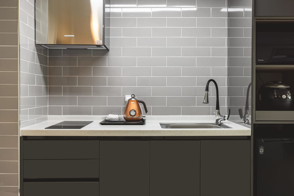 Fridge, stovetop, electric kettle, dining tables