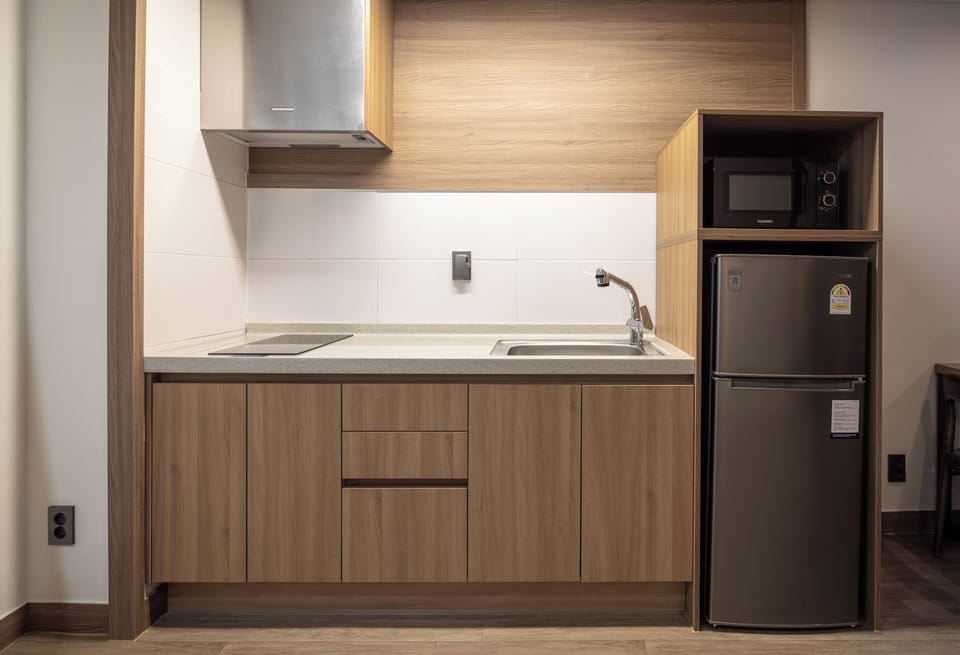 Fridge, stovetop, electric kettle, dining tables