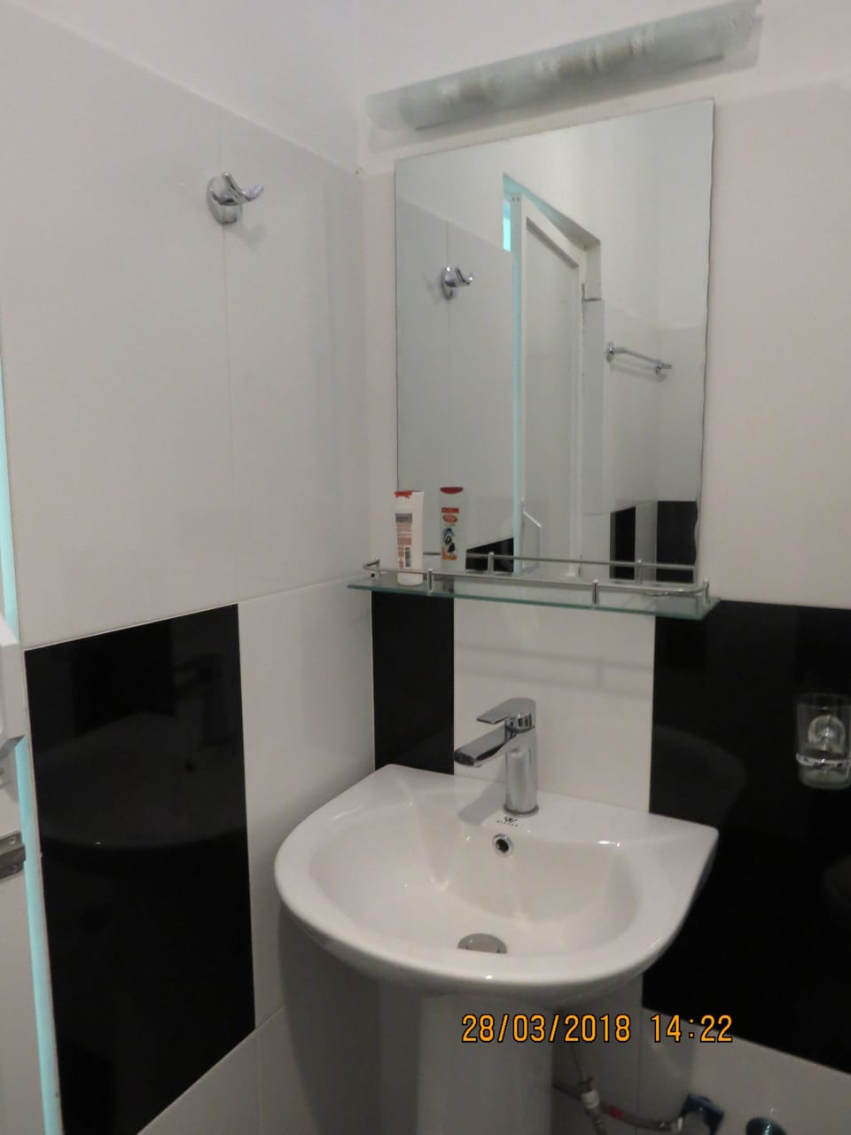 Luxury Double Room, 6 Bedrooms, River View | Bathroom | Shower, towels
