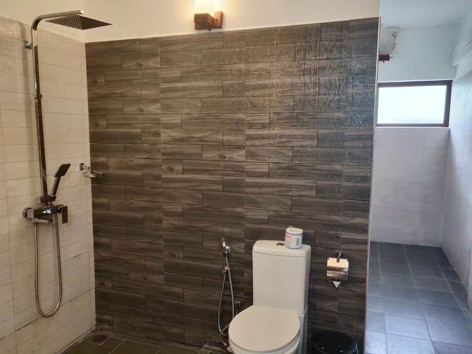 Free toiletries, bidet, towels
