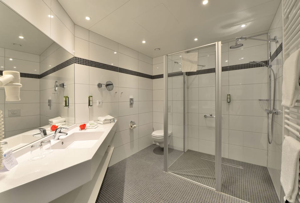 Shower, rainfall showerhead, free toiletries, hair dryer