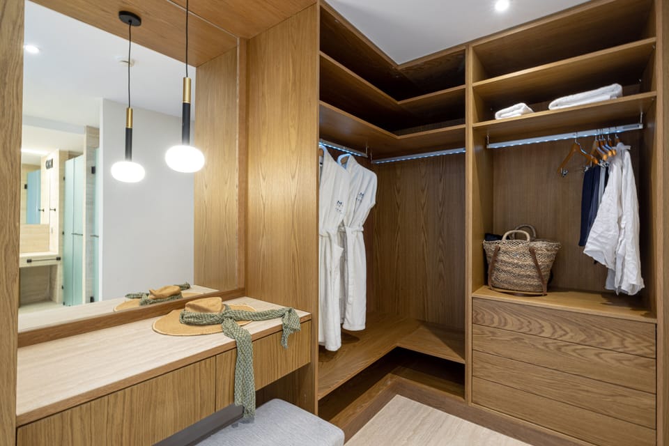 Suite Pool Front Ground Floor | Premium bedding, minibar, in-room safe, desk