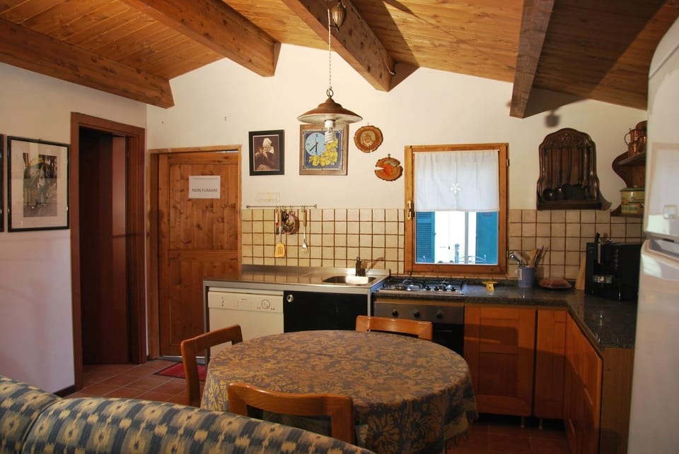 Cottage | In-room dining