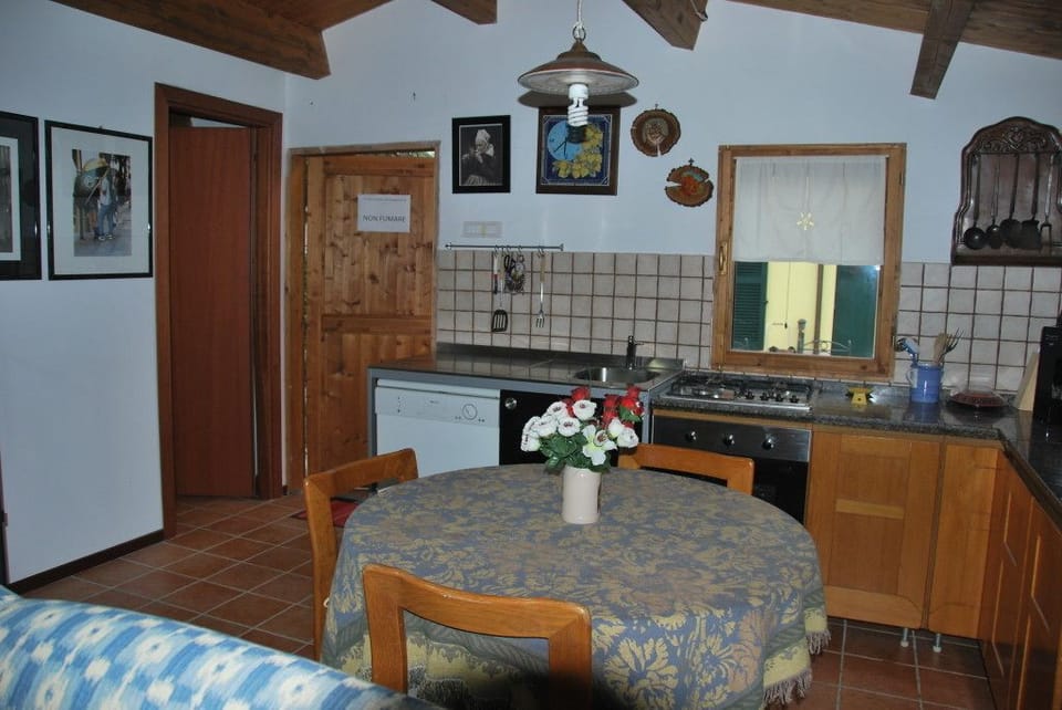 Cottage | In-room dining