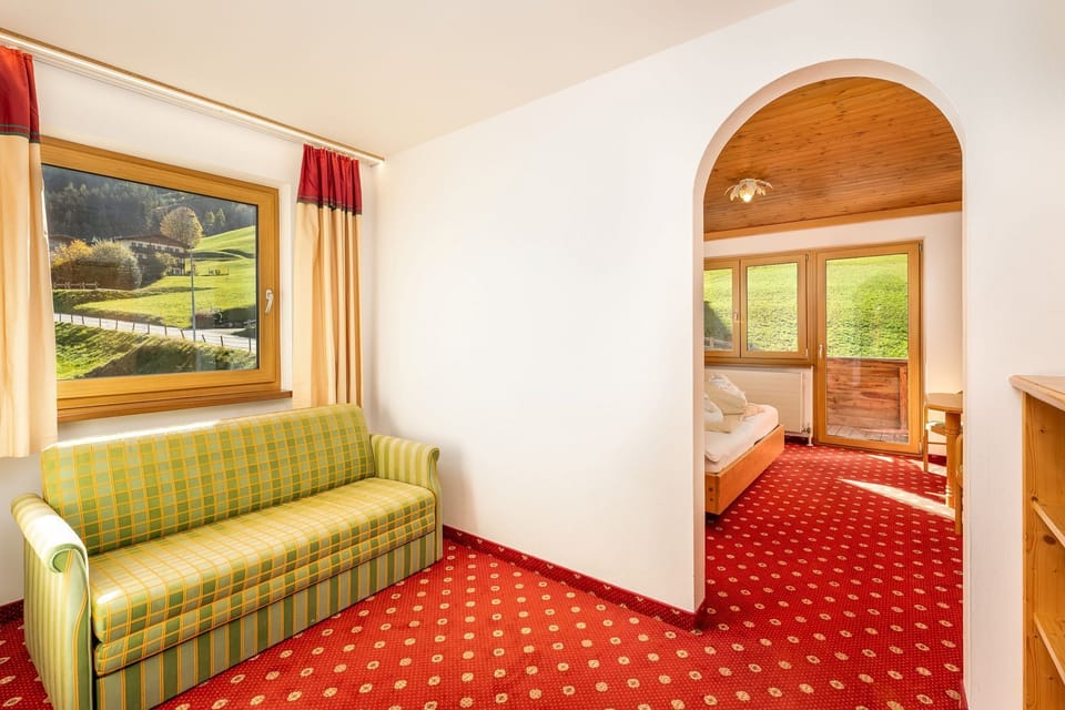 Room | Premium bedding, minibar, in-room safe, desk