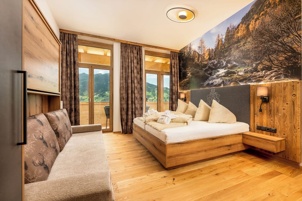 Suite | Premium bedding, minibar, in-room safe, desk