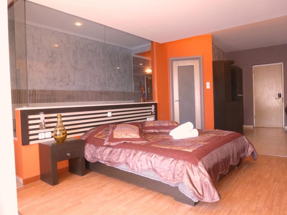 In-room safe, free cribs/infant beds, free WiFi, bed sheets